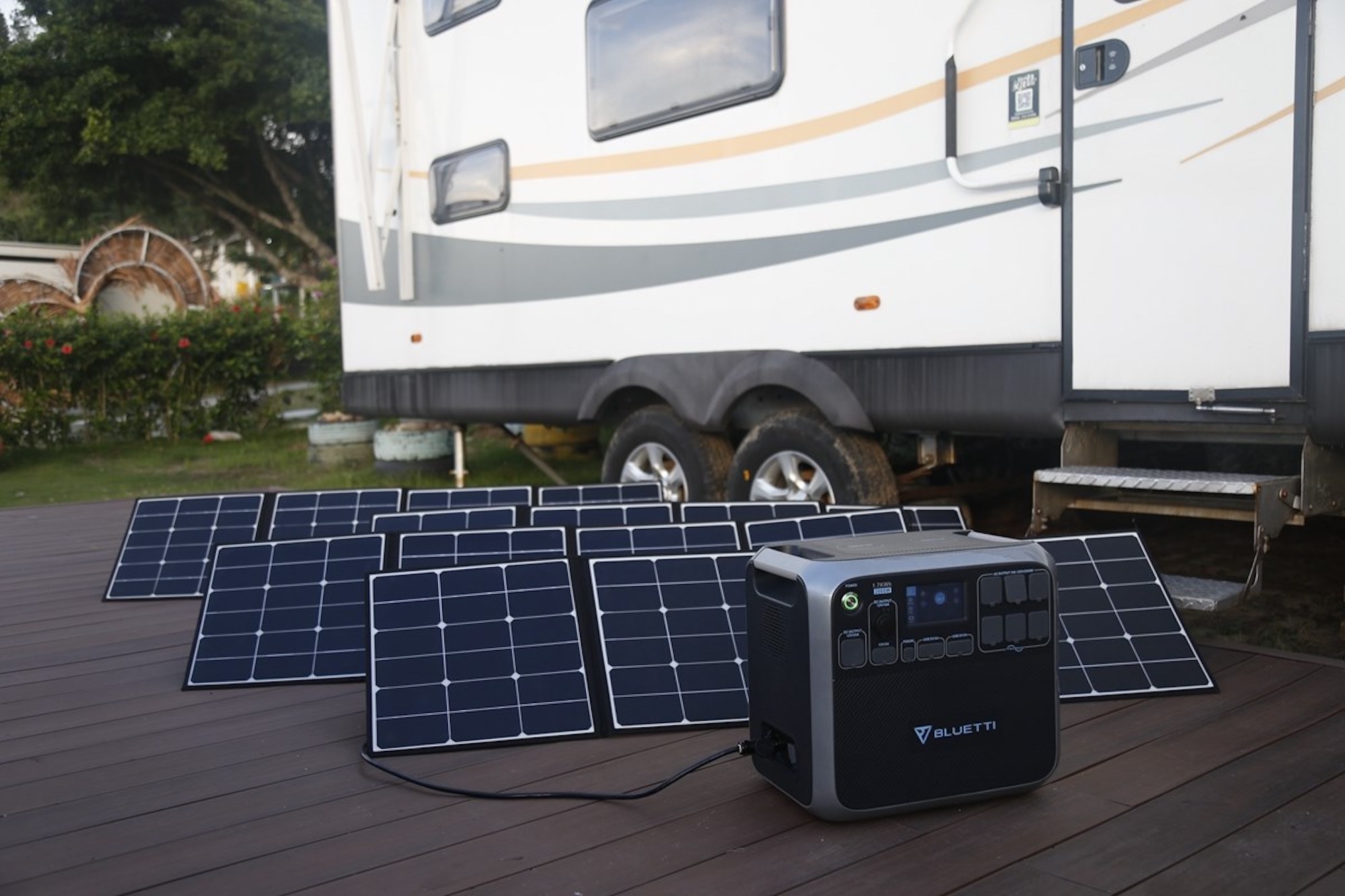 bluetti ac2000 power station